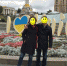 В самом центре Киева. Мы специально закрыли лица. Не дай бог, если после этих заметок с нашими друзьями и родней что-то случится. А на Украине, нынешней, такое очень легко возможно. Фото авторов. - Комсомольская Правда