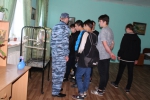 Сотрудники АВК познакомили гостей с бытовыми условиями воспитанников, рассказали о распорядке дня в учреждении и культурно-досуговых мероприятиях, которые регулярно проводятся для ребят