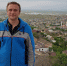 Журналист "КП" Владимир Ворсобин на фоне села Уллубийаул. Фото: Владимир ВОРСОБИН - Комсомольская Правда