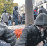 ...вот и приходится проводить каникулы в замусоренном Париже. В компании таких вот «новых европейцев», которых охотно пускают на центральные улицы... но не в дорогие дома. Фото: GLOBAL LOOK PRESS - Комсомольская Правда