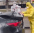 В центре города двое туляков в  защитных костюмах исполнили антикоронавирусную лезгинку - Центр 71