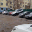 Сугроб парковке не помеха: туляк оставил машину на куче снега и ушёл по своим делам - Myslo.Ru