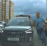 Размахивал битой, угрожал разбить лицо: конфликт водителей в Левобережном попал на видео - Myslo.Ru