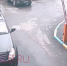 В Туле водитель не смог с первого раза попасть в арку дома и врезался в угол: видео - Myslo.Ru