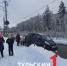 В центре Тулы автомобиль провалился в огромную дыру в асфальте - ТК Первый Тульский