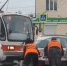 В Туле водителю трамвая пришлось выталкивать из сугроба машину нарушителя ПДД - Myslo.Ru