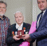 Руслан Бутов вручил жительнице Новомосковска знак к 80-летию снятия блокады Ленинграда - ИА Тульская пресса.Ru