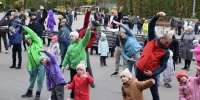 Порядка 100 семей сделали зарядку в Центральном парке Тулы - Молодой коммунар