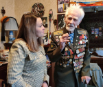 Елена Шмелева поздравила Ивана Васильевича Федосеева с юбилеем