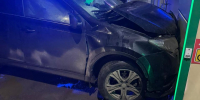 В Болохово пьяный водитель врезался в здание: двое пострадавших - ГТРК