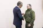 Дмитрий Миляев вручил военнослужащим в Плавске медали «Доблесть и слава»