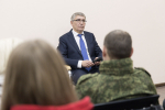 Дмитрий Миляев вручил военнослужащим в Плавске медали «Доблесть и слава»