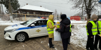 Сотрудники Суворовской Госавтоинспекции совместно с юными помощниками провели акцию вблизи образовательного учреждения \"Водитель, пропусти пешехода!\" - ГИБДД