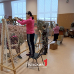 Тульские пенсионеры делают новогодние подарки для участников СВО