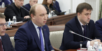 Дмитрию Миляеву передали знамя и благодарность за помощь участникам СВО - Правительство области