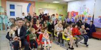Депутаты поздравили с новогодними праздниками юных пациентов центра детской психоневрологии - Городская Дума