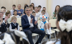 Дмитрий Миляев поздравил с Новым годом детей из социально-реабилитационного центра