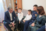 Дмитрий Миляев поздравил семью участника СВО с наступающим Новым годом