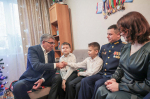 Дмитрий Миляев поздравил семью участника СВО с наступающим Новым годом