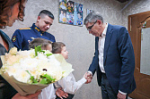 Дмитрий Миляев поздравил семью участника СВО с наступающим Новым годом