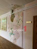"Вонь жуткая": в тульском Центре образования №33 протекла крыша