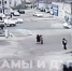 В Туле на улице Металлургов машину вынесло на трамвайные пути после ДТП. Видео - ИА Тульская пресса.Ru