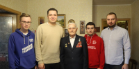 Волонтеры «Единой России» поздравили ветерана с 82-летием со дня разгрома немецко-фашистских войск в Сталинградской битве - Единая Россия