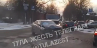 В Туле на Тургеневской дорогу не поделили две легковушки - Комсомольская Правда