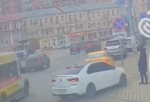 На улице Советской в Туле легковушка снесла дорожный знак