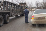 В тульском Заречье легковушку выбросило на тротуар