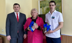 АЛЕКСАНДР РЕМ ПЕРЕДАЛ КНИГИ В ГОСПИТАЛЬ