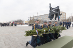 Дмитрий Миляев возложил цветы к Вечному огню на площади Победы и к мемориалу «Защитникам Родины»