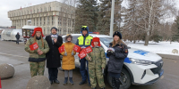 В городе Тула  сотрудники управления Госавтоинспекции поздравили с 23 февраля участников дорожного движения - ГИБДД