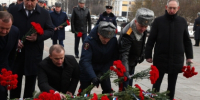Руководитель регионального следственного управления возложил цветы к Вечному огню на площади Победы и к мемориалу «Защитникам Родины» - Следственный комитет