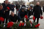 Руководитель регионального следственного управления возложил цветы к Вечному огню на площади Победы и к мемориалу «Защитникам Родины»