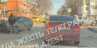 В Туле в результате ДТП иномарка вылетела на тротуар - ИА Тульская служба новостей