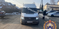 В Туле на Декабристов водитель микроавтобуса сбил женщину насмерть на парковке - ГТРК