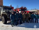 Сотрудники МЧС отремонтировали военный автомобиль