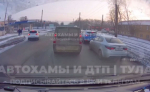 Тульский водитель решил объехать пробку через заправку
