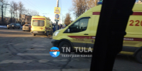 В Туле водителю автобуса стало плохо и он врезался в столб - ТК Первый Тульский