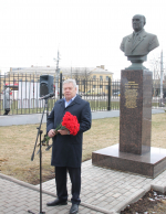 В Тульском музее оружия на Аллее Славы знаменитых оружейников Тулы состоялась торжественная церемония возложения цветов к бюсту Николая Александровича Макаровца