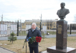 В Тульском музее оружия на Аллее Славы знаменитых оружейников Тулы состоялась торжественная церемония возложения цветов к бюсту Николая Александровича Макаровца