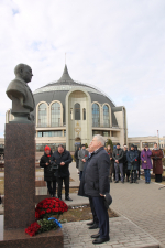 В Тульском музее оружия на Аллее Славы знаменитых оружейников Тулы состоялась торжественная церемония возложения цветов к бюсту Николая Александровича Макаровца