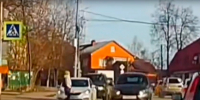 В Городском переулке водитель-торопыга едва не сбил пешехода - Myslo.Ru
