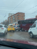 Автобус и автомобиль столкнулись на Советской улице в Туле