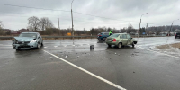 Водители  LADA и  Renault не поделили дорогу и угодили в аварию на трассе М-2 в Тульской области - Центр 71