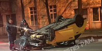 На улице Волкова в Туле перевернулось такси - Комсомольская Правда