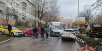 В массовом ДТП на улице Калинина в Туле пострадала женщина-водитель автомобиля Ford - Комсомольская Правда