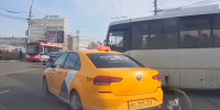 На пр. Ленина встретили таксиста, который не соблюдает ПДД - Myslo.Ru