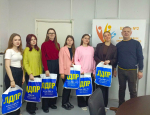 Координатор ЛДПР Михаил Куралесов поздравил театральную студию "Алые паруса"